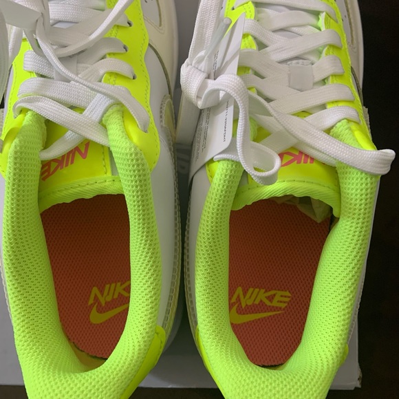 5.5Y — Nike AF1 Low LV8 (GS) - Picture 4 of 9